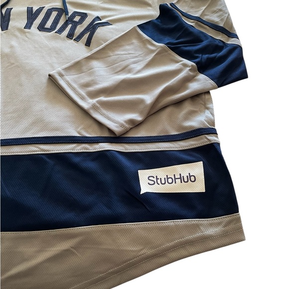 NWOT New York Yankee Hockey Jersey - Picture 4 of 9